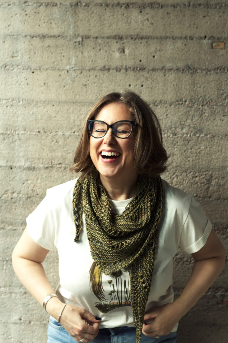 Orbit – Easy scarf knitting pattern for DK weight yarn