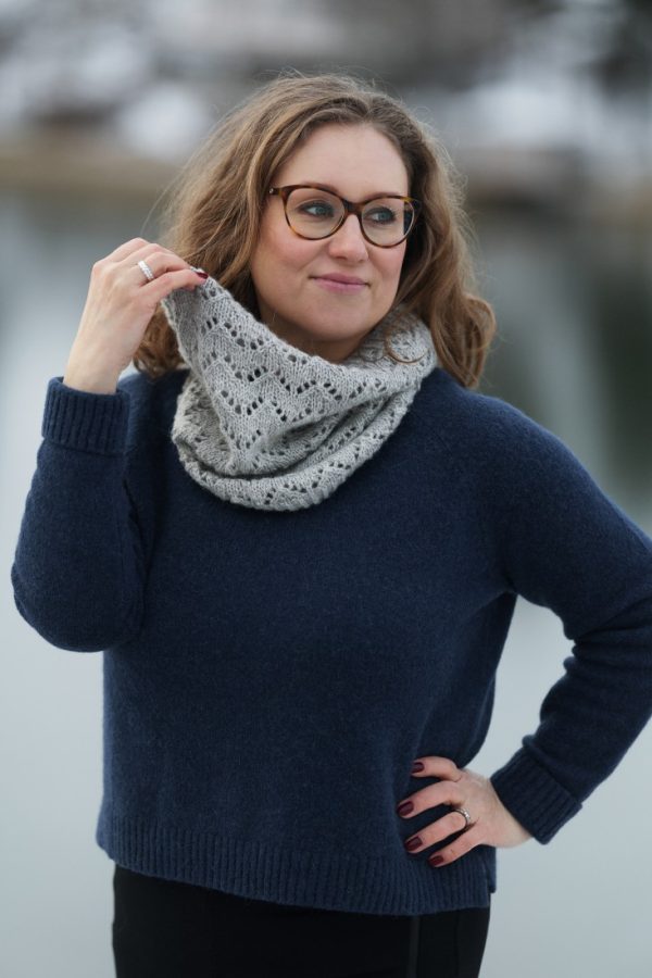 Floating – Easy lace cowl knitting pattern for beginners