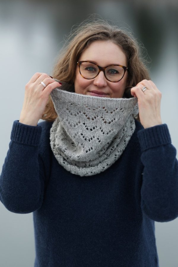 Floating – Easy lace cowl knitting pattern for beginners