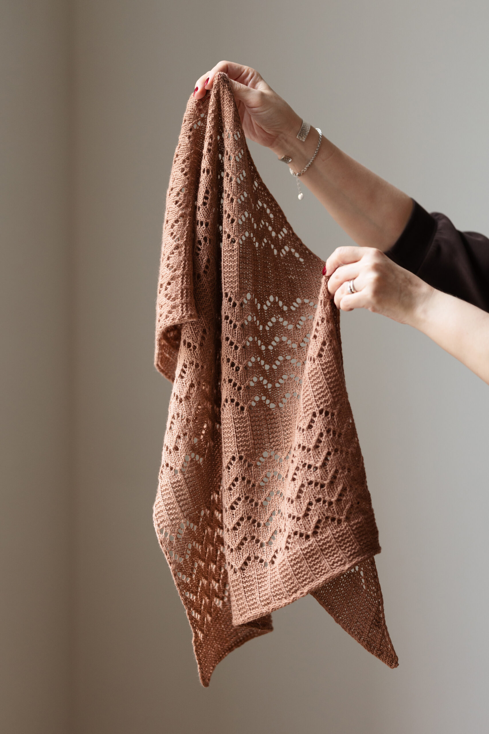 North Shore – Triangle shawl knitting pattern with easy chevron lace and cozy texture in fingering weight yarn